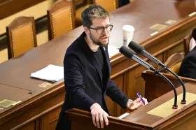 Poslanci projednávají bitcoinovou aféru. Je to špička ledovce, míní Michálek