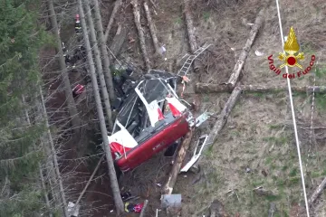 Italští vyšetřovatelé pracují s verzí, že kabině lanovky ve Strese nezafungovala brzda