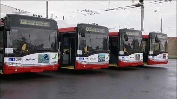 Opavský Dopravní Podnik Nahrazuje Shořelé Trolejbusy Novými — ČT24 ...