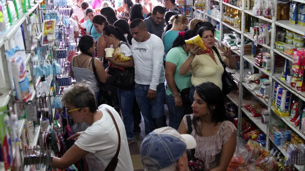 Venezuelané v kolumbijském obchodě