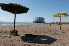 Kaspické moře vysychá, lidé i ekosystém to pociťují už teď, píší The Moscow Times