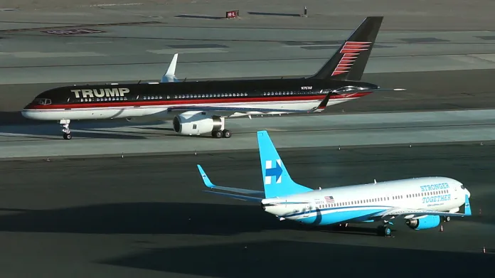 Stroje obou kandidátů na letišti v Las Vegas