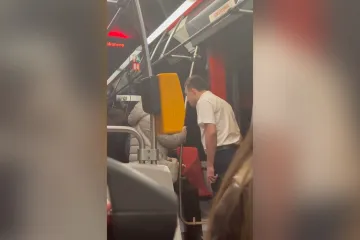 Řidič tramvaje v Praze napadl ukrajinské cestující. Dostane výpověď