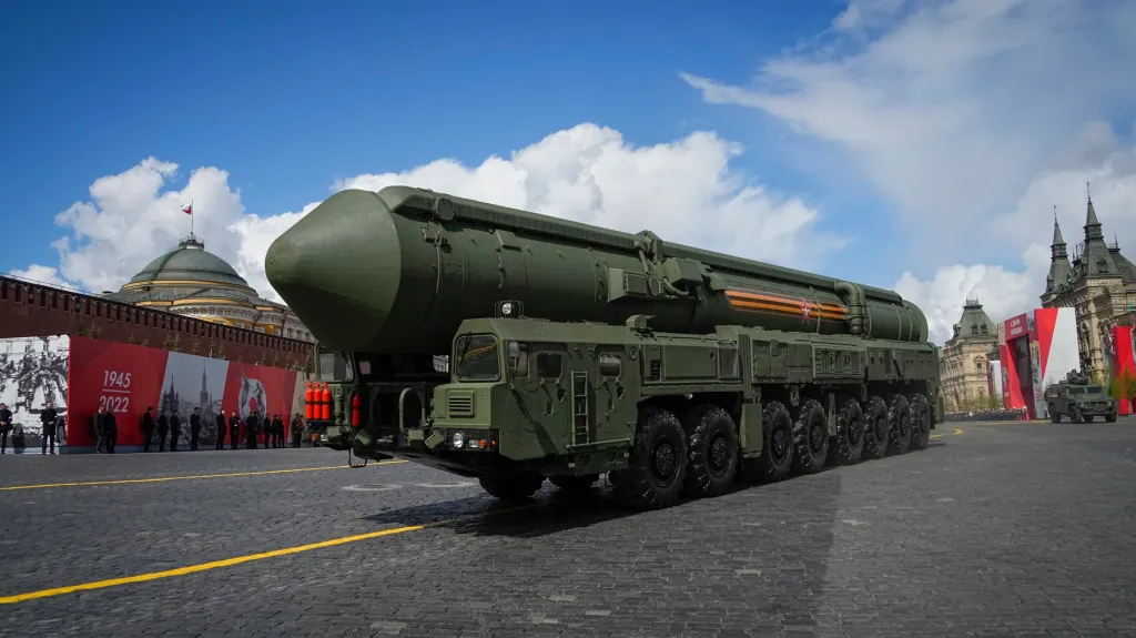 RS-24 Jars na vojenské přehlídce v Moskvě v roce 2022