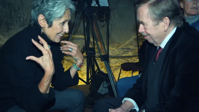 Joan Baezová a Václav Havel v roce 2009