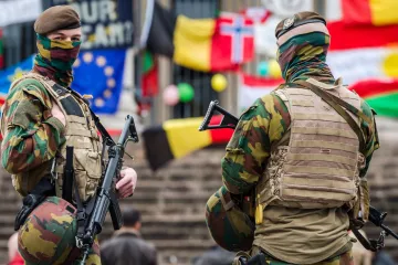 Počet bruselských obětí se zvýšil na 32 mrtvých. Údajného teroristu z letiště policie propustila