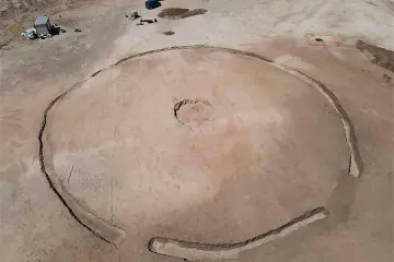 Archeologové objevili prastarou nekropoli. Může být předkem megalitických hrobů