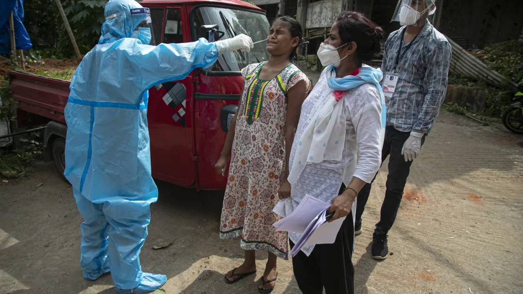 Testování na koronavirus v indickém Gauhátí