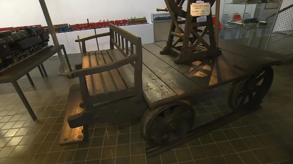 Drezína s ručním pohonem z roku 1850 doplňuje výstavu modelů