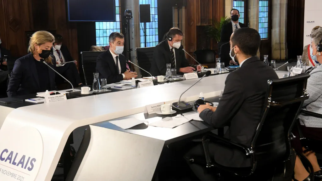 Belgická ministryně vnitra Annelies Verlindenová a francouzský ministr vnitra Gerald Darmanin v Calais
