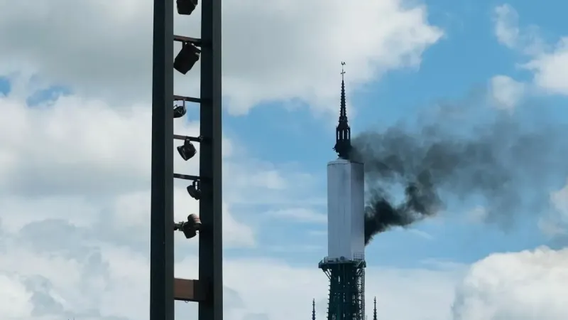 Požár katedrály v Rouenu