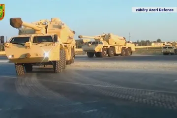 České houfnice a raketomety v Ázerbájdžánu. Do země se dostaly navzdory zbrojnímu embargu