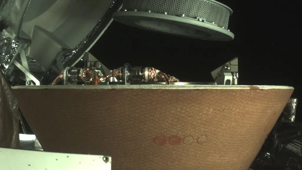 Dvířka sondy  OSIRIS-REx se konečně zavřela
