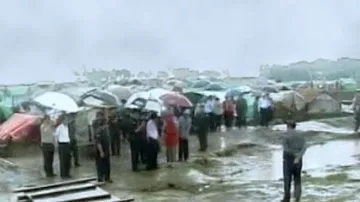 Barma evakuuje před cyklonem Mahasen