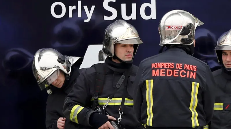 Zásahové jednotky na letišti Orly