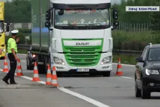Na dálnici D5 u Plzně se zvedla vozovka, zřejmě kvůli přívalovým dešťům