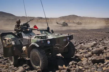 Když Islámský stát spojí síly s al-Káidou. Ze Sahelu je „francouzský Afghánistán“, Afričané se bouří
