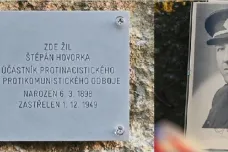 Památku odbojáře Hovorky připomíná ve Zlíně symbolická tabulka na budově