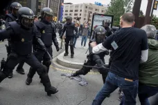 Ideál manipulace hlasování a špatný den pro Evropu, komentuje tisk katalánské referendum