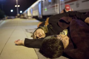 Chorvatsko uzavírá hranice se Srbskem, tisíce uprchlíků ohrožují minová pole