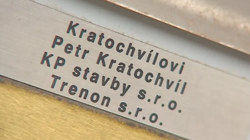 Kratochvíl figuruje ve dvou firmám - KP stavby a Trenon