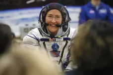 Astronautka Kochová zůstane na ISS déle. Dosáhne tak ženského rekordu v pobytu ve vesmíru