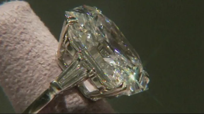 33 karátový diamantový prsten
