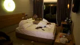 Někteří hosté se zabarikádovali ve svých pokojích