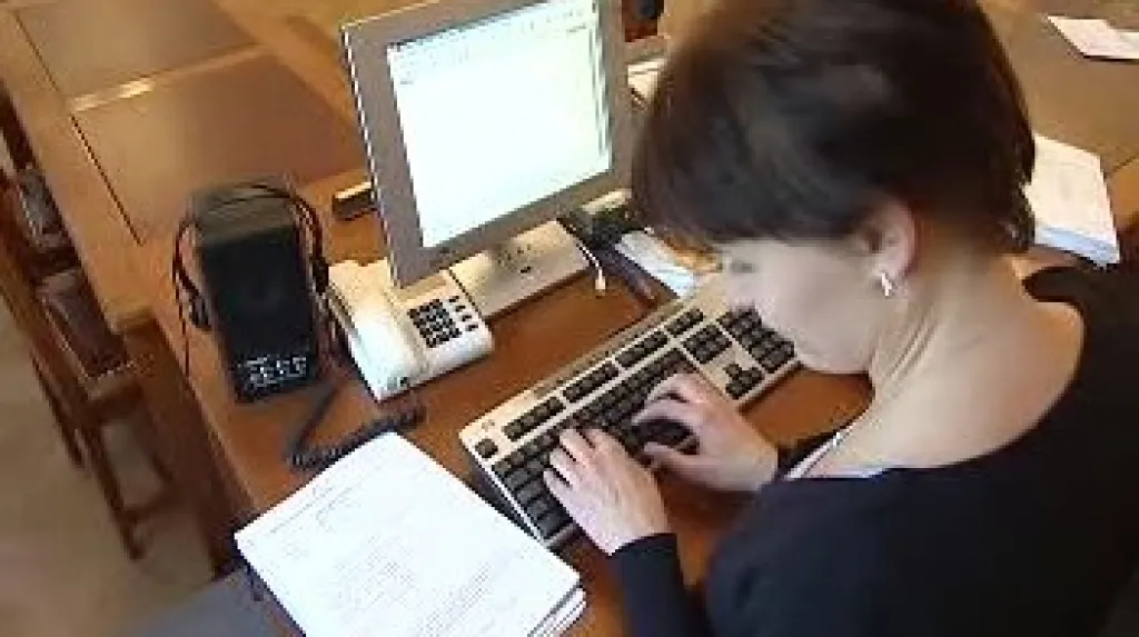 Zaměstnankyně soudu