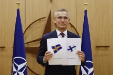 Švédsko a Finsko oficiálně podaly žádost o vstup do NATO