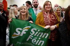 V Irsku sčítají hlasy po volbách, průběžné výsledky potvrzují vzestup nacionalistické Sinn Féin