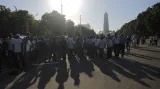 Před monumentem v Havaně čekají davy lidí