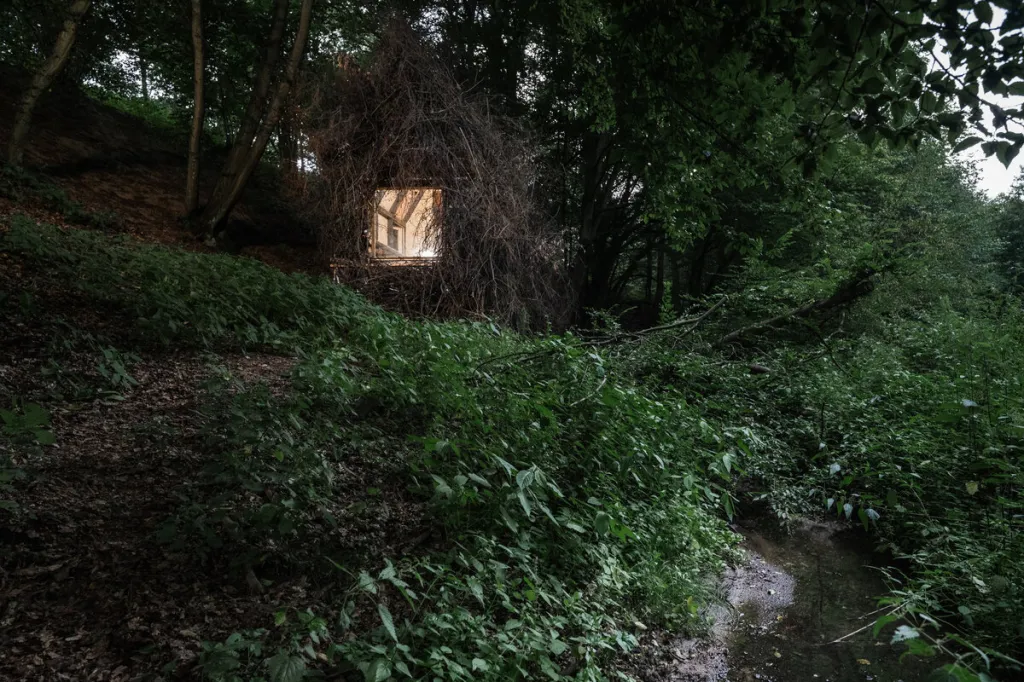 Architektonický design, drobná architektura a výtvarné dílo v architektuře: Rošťák. Autoři: Jan Tyrpekl, Adam Ulrich, Jaroslav Kejř, Jan Hyk