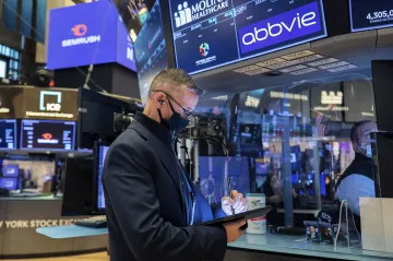 Výnosy státních dluhopisů rostou. Je to známka zotavování ekonomik, ale možná i předzvěst zdražení hypoték