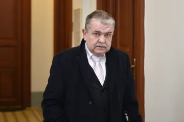 Případ údajných úplatků Horkého a lobbistky Mrencové se vrací do Chebu