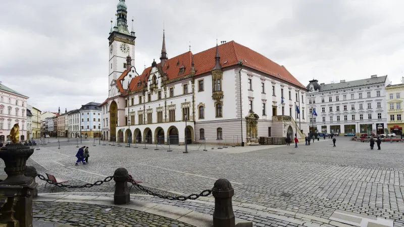 Hlavní věž olomoucké radnice bez špičky