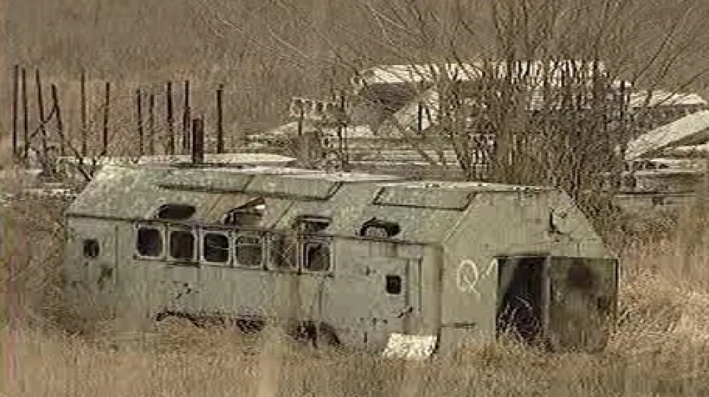 Chátrající vojenský areál v Milovicích