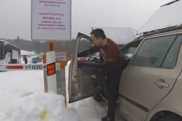 Skiareál v Krkonoších zpoplatnil běžkařům parkoviště, jako náhradu nabízí skibusy