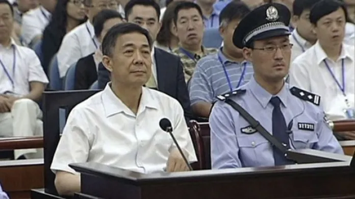 Soud v Ťi-nanu odsoudil Po Si-laje na doživotí
