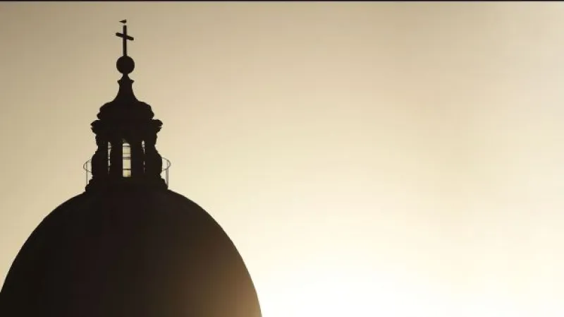 Tři volby zatím papeže nepřinesly