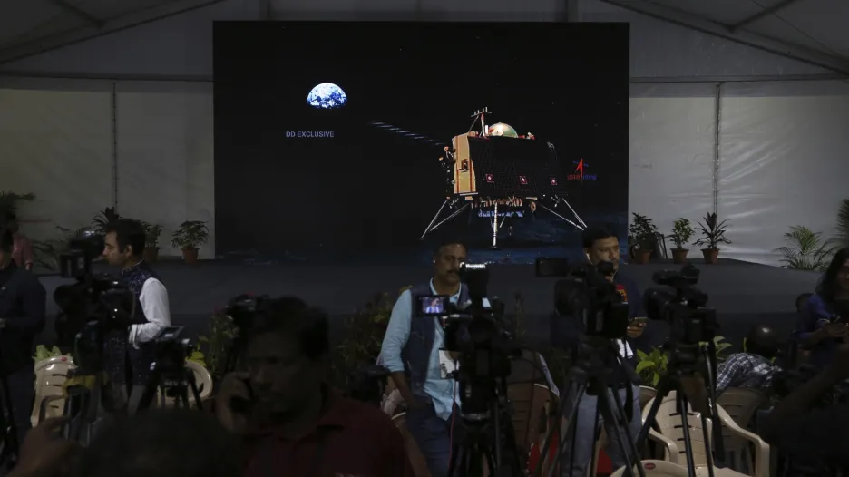 Indické kosmické středisko ztratilo kontakt s modulem sondy Čandrájan-2
