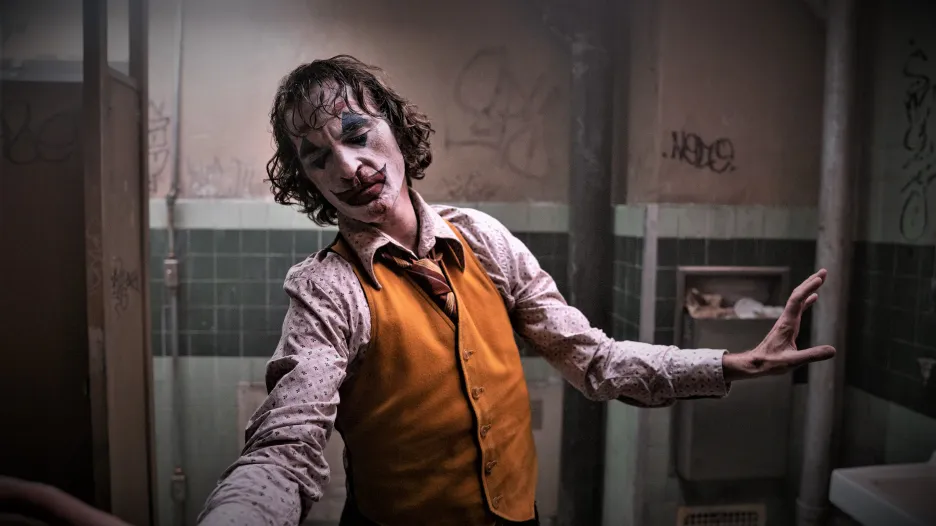 Jokerova taneční scéna na veřejných záchodcích vznikla při reprodukci už hotového filmového doprovodu