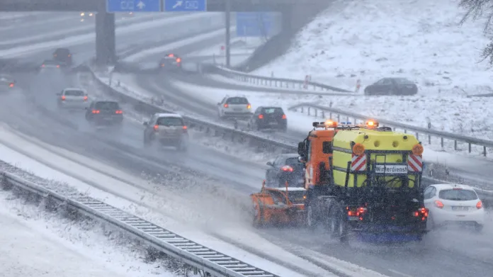 Sněhová nadílka na německé dálnici
