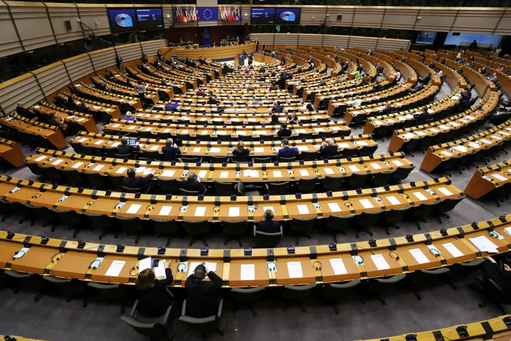 Zasedání Evropského parlamentu v Bruselu jsou limitována na body týkající se preventivních opatření spojených s onemocněním COVID-19
