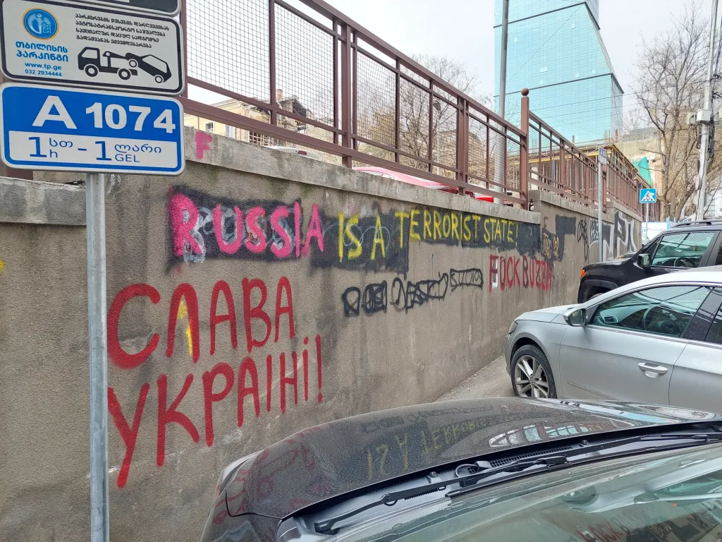 „Rusko je teroristický stát“, „Sláva Ukrajině“