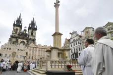 Duka požehnal Mariánský sloup na Staroměstském náměstí v Praze