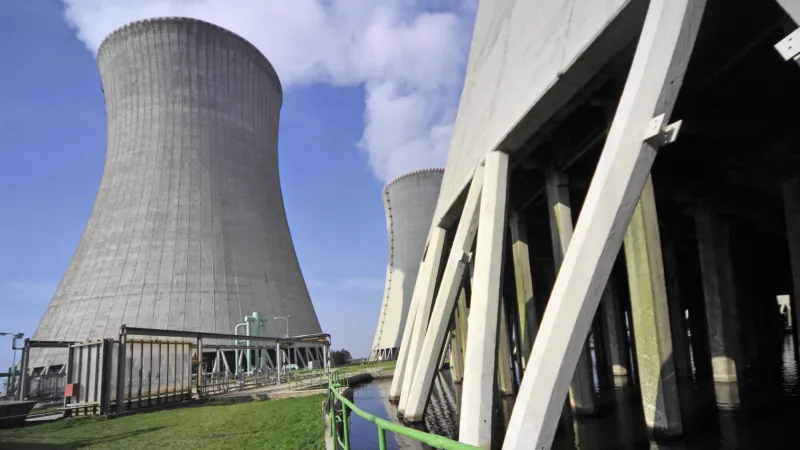 Chladicí věž dukovanské elektrárny