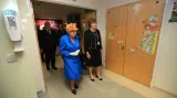 Královna v dětské nemocnici v Manchesteru