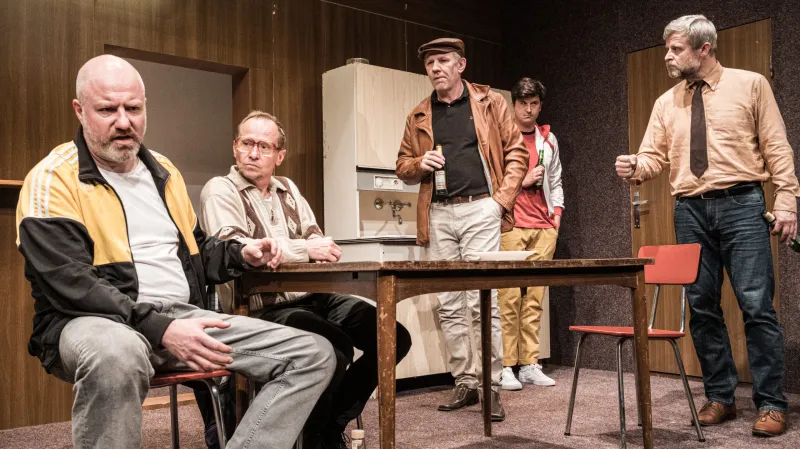 Večer na psích dostizích