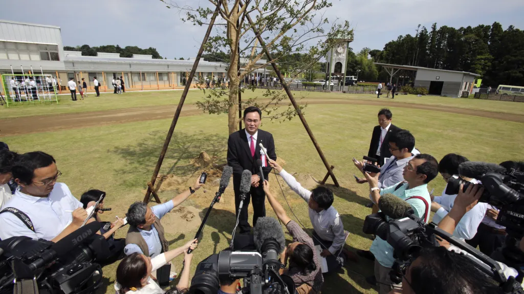 Starosta Narahy Jukiej Matsumoto mluví k novinářům